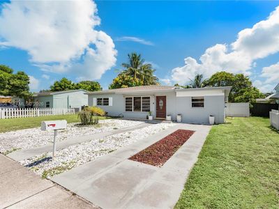250 NE 170th St
