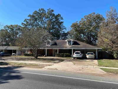 388 Sherwood Forest Blvd