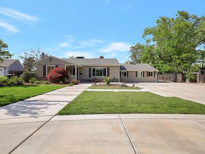 1411 Las Salinas Way