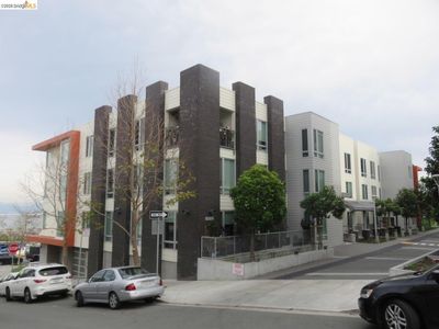 10 Kennedy Pl #203