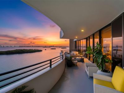 720 NE 69th St APT 12S