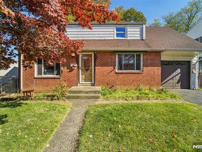 Property at 25 Clinton Park Dr, Bergenfield, NJ