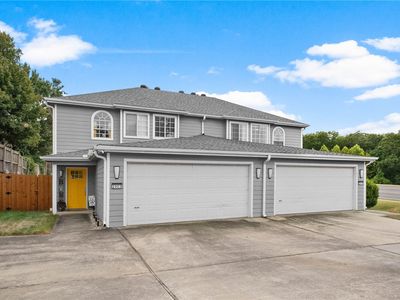 2901-2903 E Sterling Ct