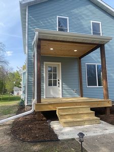 607 E Main St