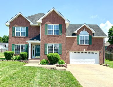 1635 Barrywood Cir E