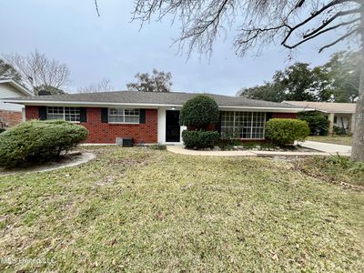 2 Lexington Pl