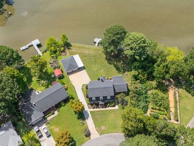 126 River Point Cres
