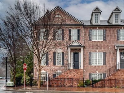110 Rose Garden Ln