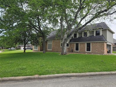 7244 Edgewater Dr