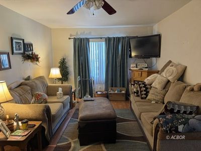 624 W D St
