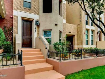 570 W 6TH Street