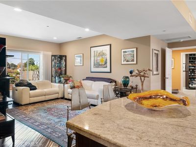 4424 Whitsett Ave APT 312