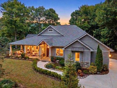 38 The Cliffs Pkwy