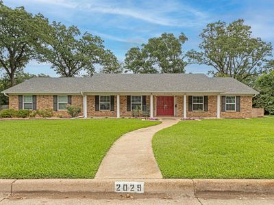 2029 Montrose Dr