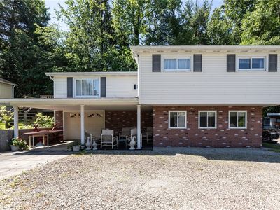 R 2220 2nd St
