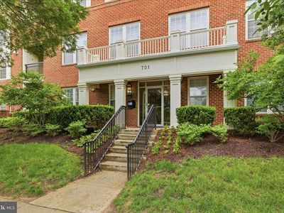 701 Fallsgrove Dr APT 102