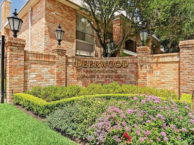2238 S Piney Point Rd APT 204