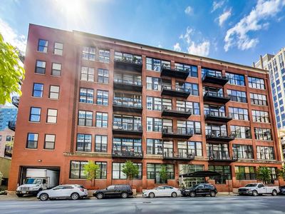 525 W Superior St APT 428