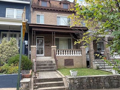 916 Emerson St NW