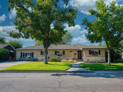 2090 El Camino Dr