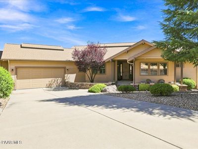 898 N Lakeview Dr