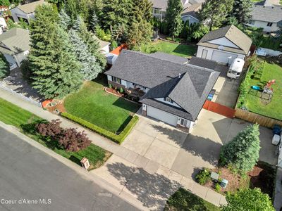 2082 E Greenleaf Ave