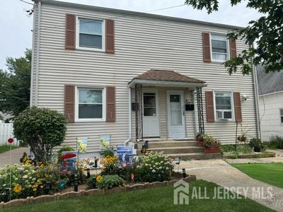 582 Garden Ave