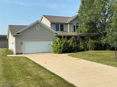Property at 1196 Marigold St NW, Hartville, OH