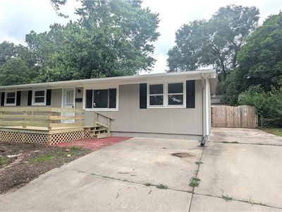 8602 E 91st Ter