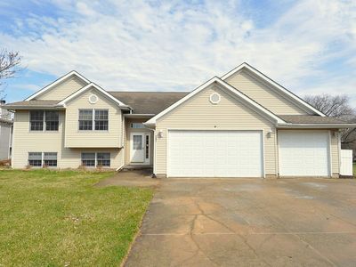 207 Constitution Dr SW