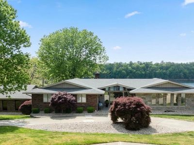 275 Lakeview Dr