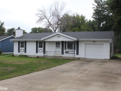 225 W Lyons St