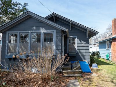 8 Essex Place