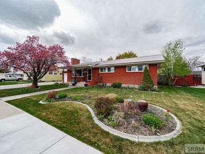 1920 Sequoia Dr