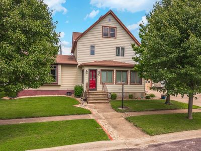 415 N 4th St