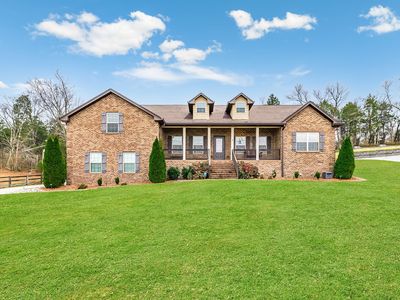 525 Bridle Path Ln