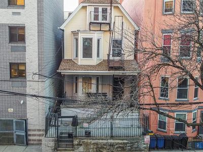 1823 Anthony Ave Floor 2