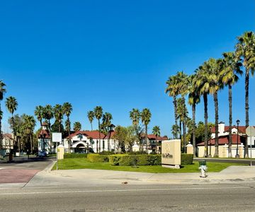 8153 N Cedar Ave APT 127