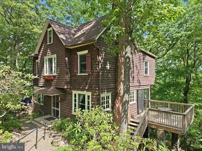 90 Oak Ln