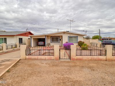 812 N SUNSHINE Boulevard