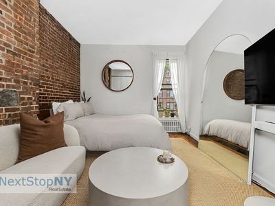 425 E 78th St APT 4D