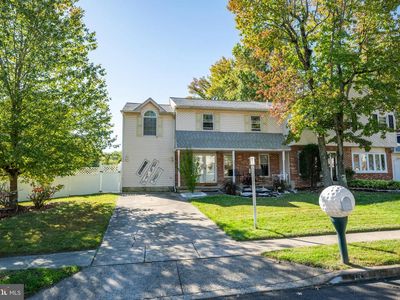 1265 Barclay Cres