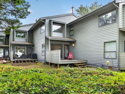 3250 NW Oceanview Dr APT 18