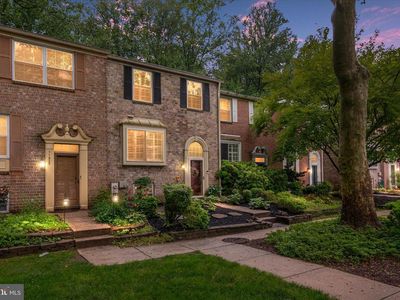 11927 New Country Ln