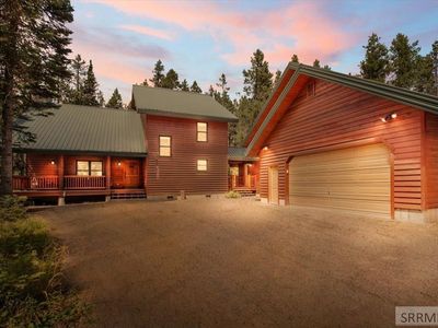 4025 N Salt Lick Loop