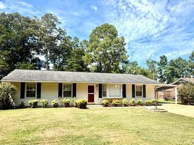 Property at 1210 Southmont Dr, Demopolis, AL