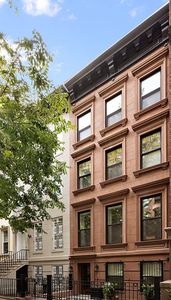 154 E 74th St