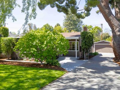 985 Oregon Ave