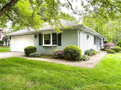 Property at 140 Burlington Oval Dr, Chardon, OH