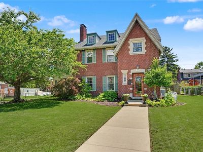 6 W Raymond Ave